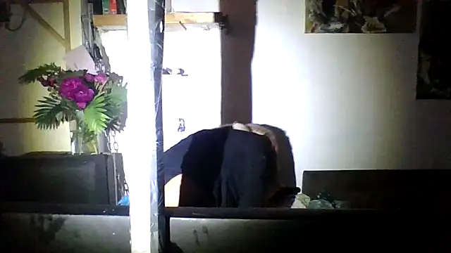 Snapshot of Anna-Cash chatting on May 9, 11:43 pm Anna-Cash online show from May 9, 11:43 pm