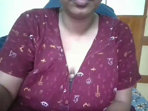 Snapshot of Lucky_Meenu chatting on April 26, 10:24 am Lucky Meenu online show from April 26, 10:24 am