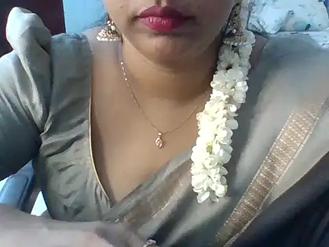 Snapshot of Lucky_Meenu chatting on May 16, 2:49 pm Lucky Meenu online show from May 16, 2:49 pm