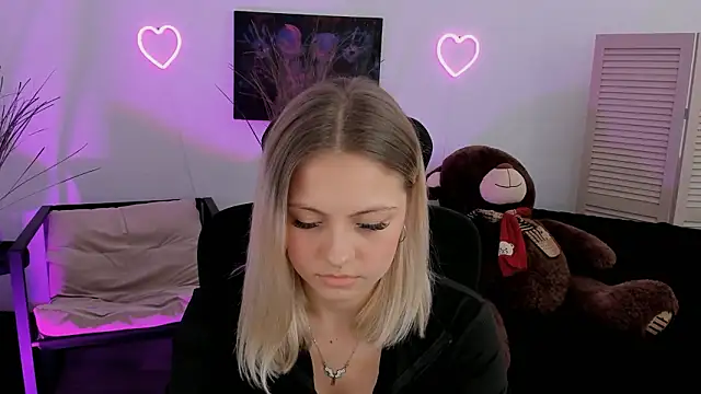 Snapshot of BlossomVibe chatting on March 18, 11:46 am BlossomVibe online show from March 18, 11:46 am