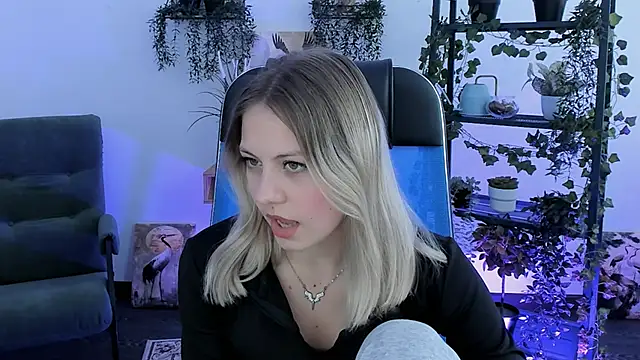 Snapshot of BlossomVibe chatting on March 30, 10:49 am BlossomVibe online show from March 30, 10:49 am