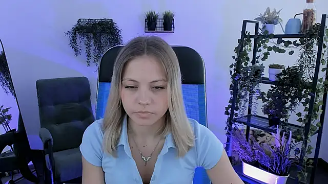 Snapshot of BlossomVibe chatting on April 2, 10:35 am BlossomVibe online show from April 2, 10:35 am