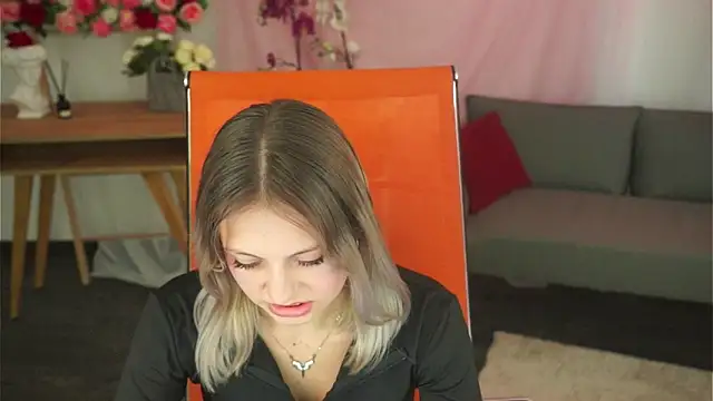 Snapshot of BlossomVibe chatting on April 6, 11:11 am BlossomVibe online show from April 6, 11:11 am