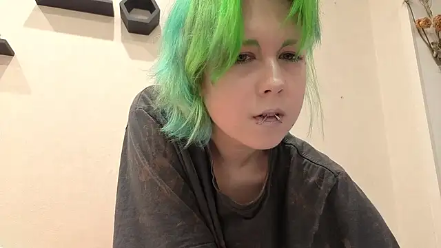 Snapshot of LittleKittenStar chatting on June 19, 10:13 pm LittleKittenStar online show from June 19, 10:13 pm