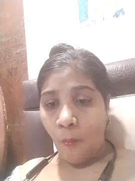 LovelyRenu online show from April 1, 2:03 pm