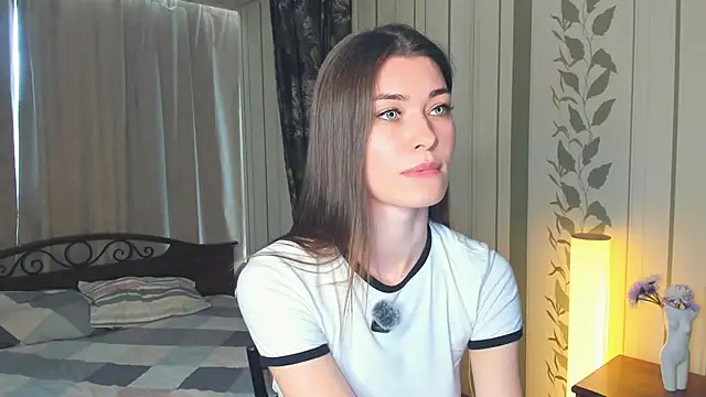 Snapshot of JulissaLipoma chatting on June 4, 7:25 am JulissaLipoma online show from June 4, 7:25 am