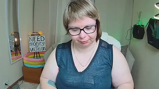Snapshot of BonnnyBoobsy chatting on May 22, 6:35 pm BonnnyBoobsy online show from May 22, 6:35 pm