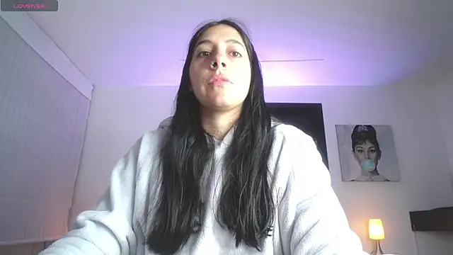 Snapshot of Melannyy_V chatting on May 27, 1:19 pm Melannyy V online show from May 27, 1:19 pm