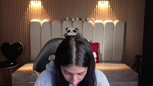 Snapshot of Melannyy_V chatting on July 19, 12:20 pm Melannyy V online show from July 19, 12:20 pm
