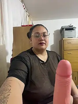 Snapshot of AvaRyd chatting on May 23, 5:12 am AvaRyd online show from May 23, 5:12 am
