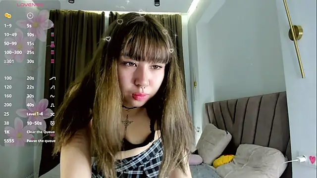 Snapshot of gigi_meii chatting on April 13, 2:55 pm gigi meii online show from April 13, 2:55 pm