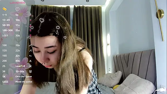 Snapshot of gigi_meii chatting on April 15, 1:07 pm gigi meii online show from April 15, 1:07 pm