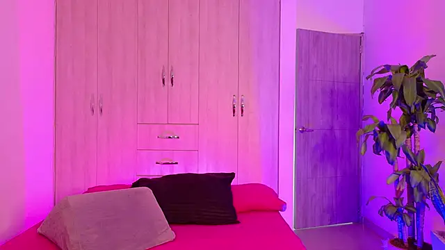 Snapshot of isabellahofmann chatting on April 14, 10:27 pm isabellahofmann online show from April 14, 10:27 pm