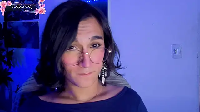 Snapshot of Zoee_Kiss_ chatting on May 29, 4:32 am Zoee Kiss online show from May 29, 4:32 am
