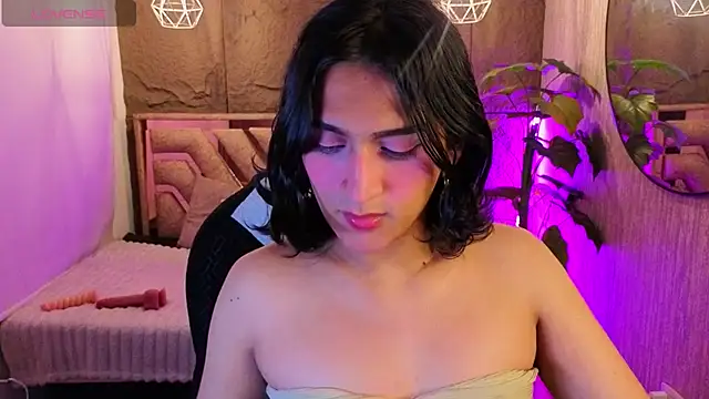 Snapshot of Zoee_Kiss_ chatting on July 29, 6:44 am Zoee Kiss online show from July 29, 6:44 am