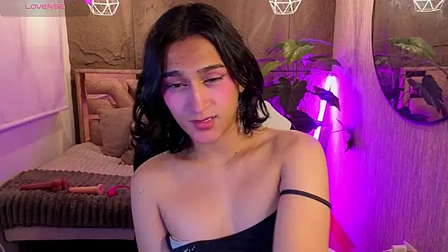 Snapshot of Zoee_Kiss_ chatting on August 1, 5:07 am Zoee Kiss online show from August 1, 5:07 am