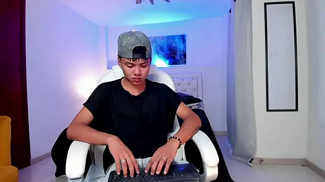 thiagosterling online show from May 7, 9:42 pm