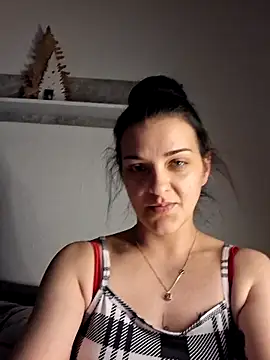 KitKatQueen online show from March 18, 8:01 pm