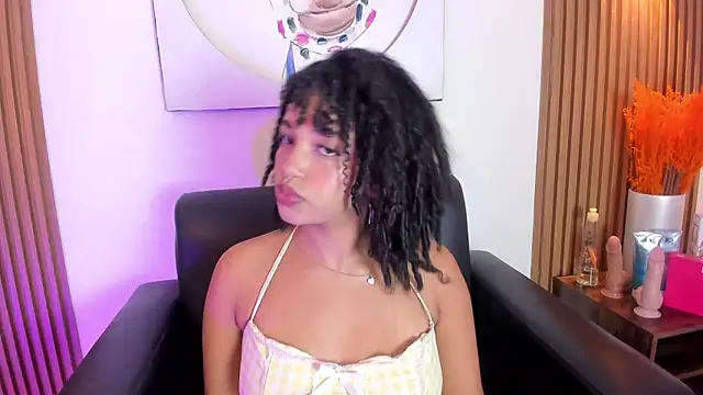 Snapshot of JazmyXXX chatting on July 6, 8:00 pm JazmyXXX online show from July 6, 8:00 pm