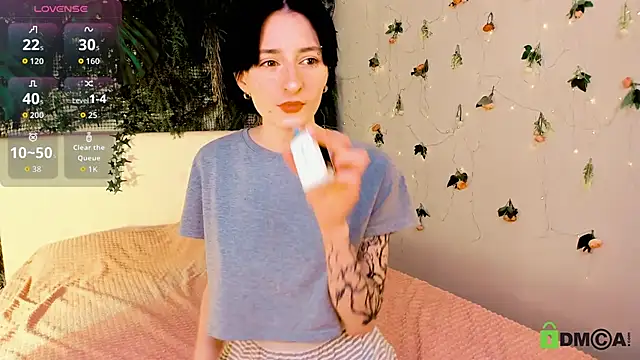 Snapshot of Kira__Cutie chatting on May 28, 9:23 pm Kira Cutie online show from May 28, 9:23 pm