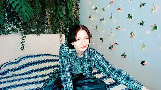 Snapshot of Kira__Cutie chatting on June 19, 9:07 pm Kira Cutie online show from June 19, 9:07 pm