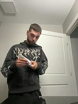Snapshot of dommydom7177 chatting on June 27, 12:44 pm dommydom7177 online show from June 27, 12:44 pm