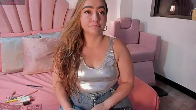 Snapshot of SabrinaVantress chatting on August 4, 4:04 am SabrinaVantress online show from August 4, 4:04 am
