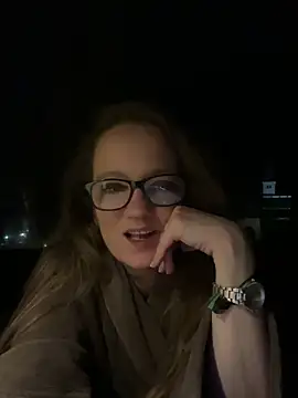 Snapshot of LizzieZ1975 chatting on May 2, 10:48 pm LizzieZ1975 online show from May 2, 10:48 pm