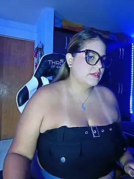 Snapshot of Bonny_rousse01 chatting on June 6, 12:43 pm Bonny rousse01 online show from June 6, 12:43 pm