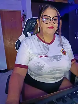 Snapshot of Bonny_rousse01 chatting on June 13, 11:52 am Bonny rousse01 online show from June 13, 11:52 am