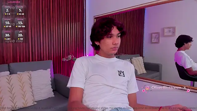 Snapshot of Oliver20__ chatting on July 27, 10:06 pm Oliver20 online show from July 27, 10:06 pm