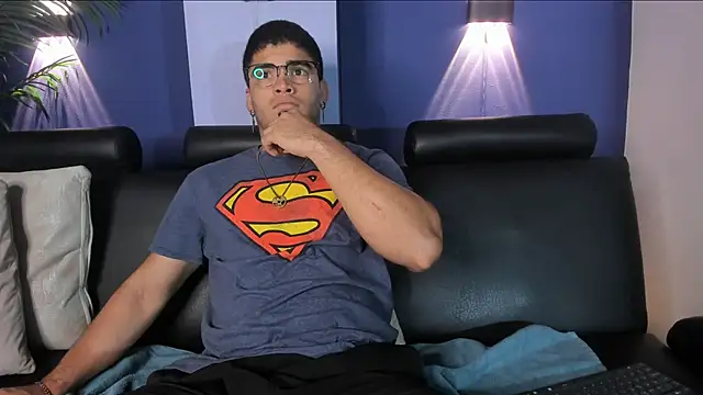 DanteTargaryen online show from March 31, 4:57 am