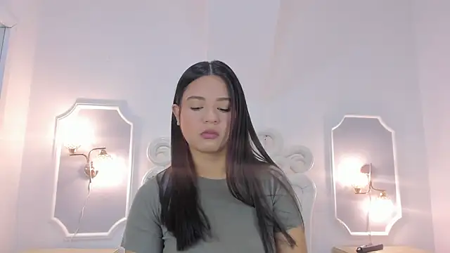 Snapshot of zoejenner_ chatting on July 29, 2:59 pm zoejenner online show from July 29, 2:59 pm