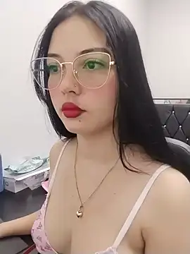 Snapshot of veleria_allurin chatting on June 23, 2:04 pm veleria allurin online show from June 23, 2:04 pm