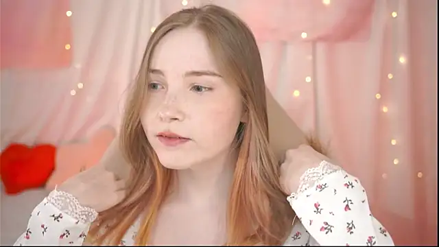 Snapshot of Linallu chatting on April 6, 7:09 am Linallu online show from April 6, 7:09 am