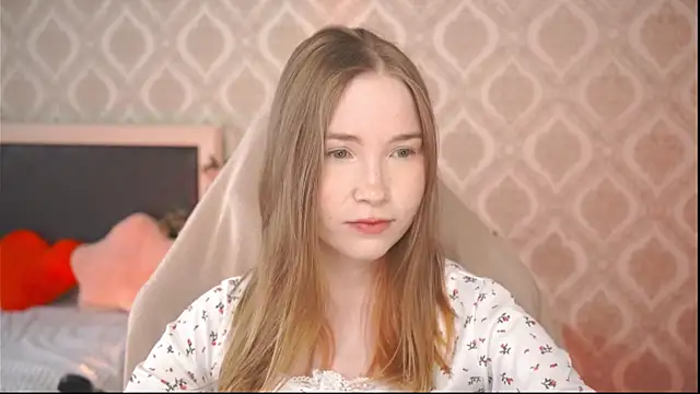 Snapshot of Linallu chatting on April 7, 8:59 am Linallu online show from April 7, 8:59 am