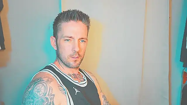 Snapshot of SkylarrGrey chatting on May 14, 3:57 am SkylarrGrey online show from May 14, 3:57 am