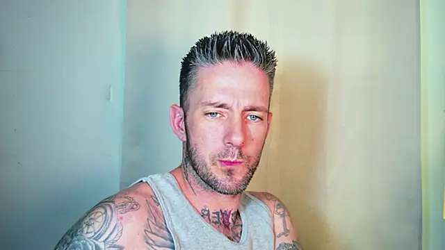 Snapshot of SkylarrGrey chatting on June 10, 6:18 pm SkylarrGrey online show from June 10, 6:18 pm