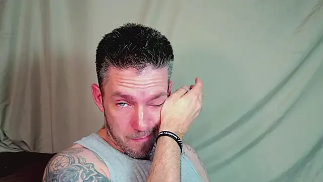 Snapshot of SkylarrGrey chatting on June 15, 4:58 am SkylarrGrey online show from June 15, 4:58 am