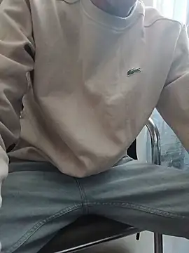 Snapshot of Skinboy06 chatting on March 24, 11:04 am Skinboy06 online show from March 24, 11:04 am