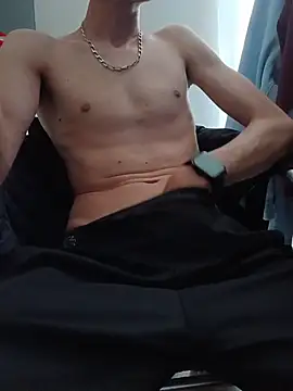 Snapshot of Skinboy06 chatting on May 25, 2:34 pm Skinboy06 online show from May 25, 2:34 pm