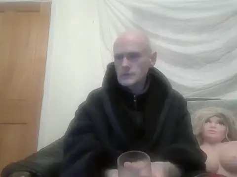 Snapshot of Useless_Wanker chatting on March 28, 3:17 am Useless Wanker online show from March 28, 3:17 am