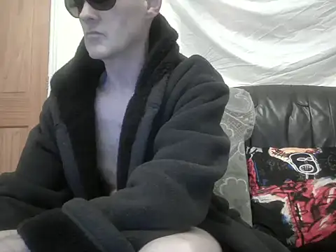 Snapshot of Useless_Wanker chatting on March 31, 8:53 pm Useless Wanker online show from March 31, 8:53 pm