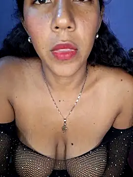 Snapshot of emily_fox01 chatting on April 8, 2:33 am emily fox01 online show from April 8, 2:33 am