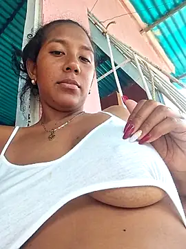 Snapshot of emily_fox01 chatting on April 22, 3:24 pm emily fox01 online show from April 22, 3:24 pm