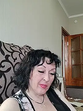 HelgaDennis online show from May 30, 4:15 pm