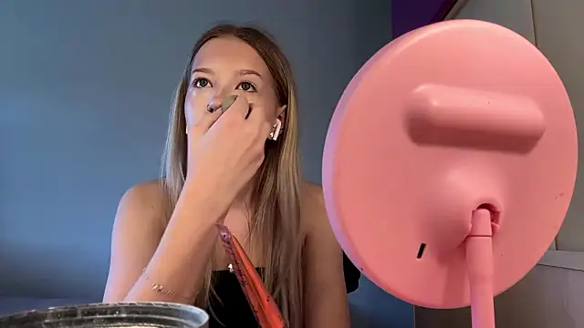 Snapshot of EliFlame chatting on March 25, 7:14 am EliFlame online show from March 25, 7:14 am