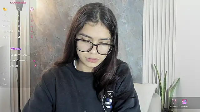 Snapshot of alina_sauvage chatting on June 6, 12:10 pm alina sauvage online show from June 6, 12:10 pm