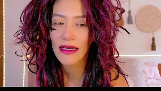 Snapshot of Ajua__Uva chatting on May 27, 4:48 pm Ajua Uva online show from May 27, 4:48 pm