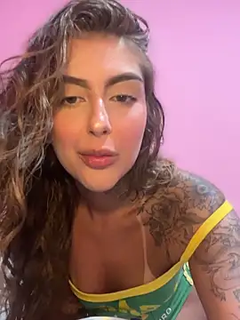 Snapshot of miiabellovic chatting on May 9, 1:11 am miiabellovic online show from May 9, 1:11 am